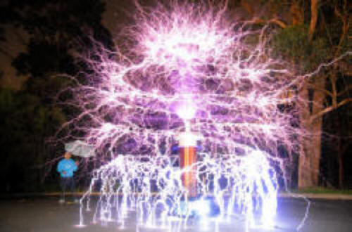 The 18 foot Tesla tree.